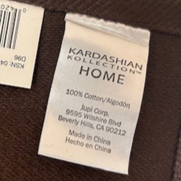 2 Kardashian Kollection Hand Towels - Picture 4 of 5